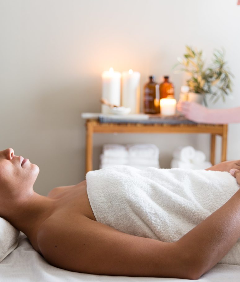 hall-arts-hotel-in-room-spa-treamtent